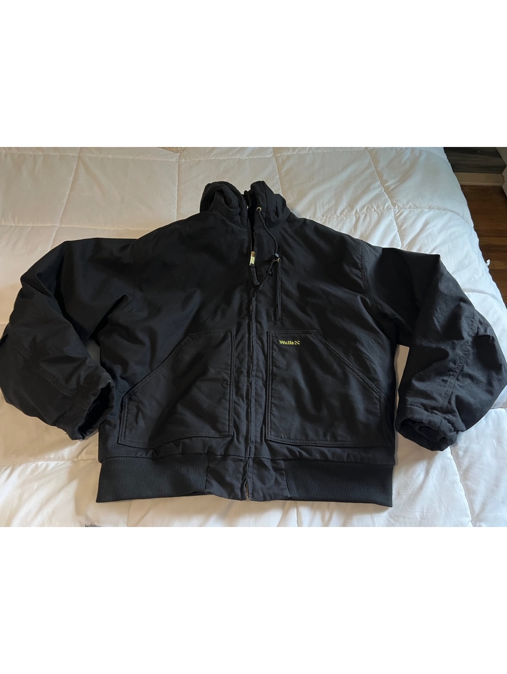 Men’s size large Walls black thick insulated jacket with hood